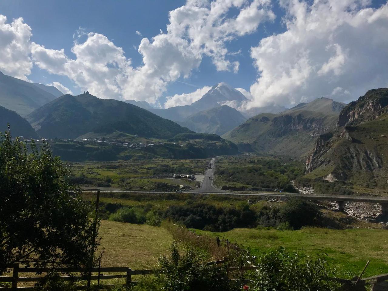 Riverside Kazbegi Stepantsminda Exterior foto
